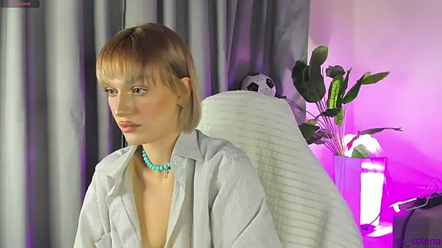 Ice Strawberry online show from July 15, 2026, 2:50 am