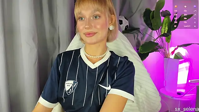 Ice Strawberry online show from July 19, 2026, 2:48 am