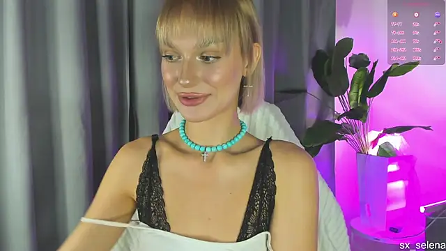 Ice Strawberry online show from July 22, 2026, 2:47 am
