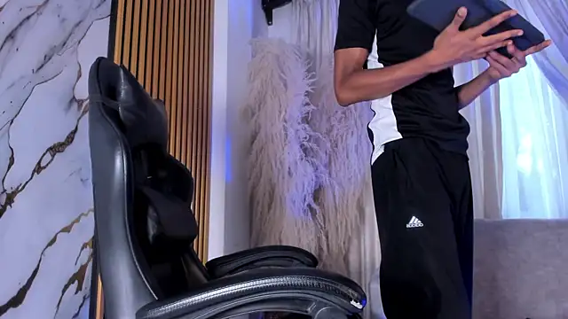 JulienSaint online show from July 9, 2026, 11:47 am