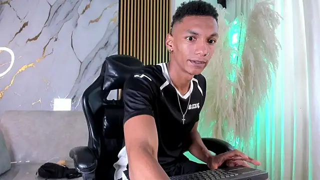 JulienSaint online show from July 19, 2026, 1:37 pm