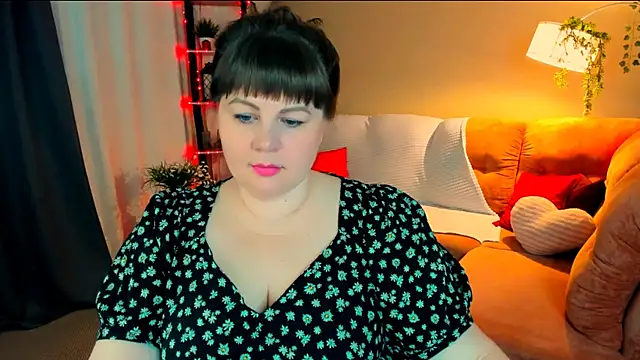 CrystaalStaar online show from May 5, 2026, 7:11 pm