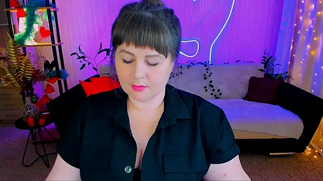 CrystaalStaar online show from May 22, 2026, 6:35 pm