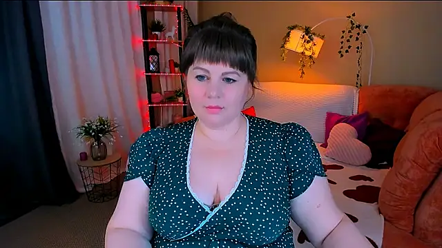 CrystaalStaar online show from May 26, 2026, 6:37 pm