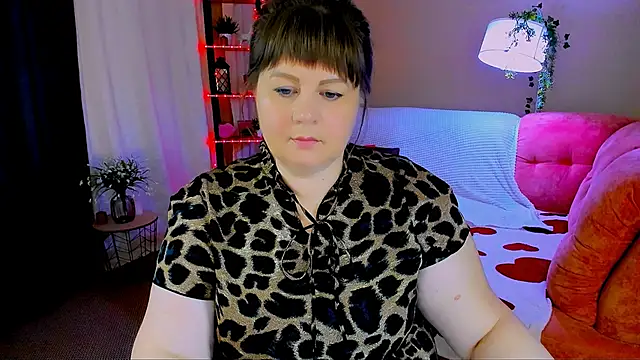 CrystaalStaar online show from May 28, 2026, 4:32 am
