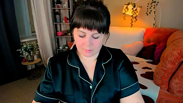 CrystaalStaar online show from June 5, 2026, 7:30 pm