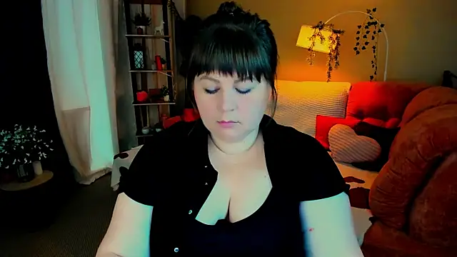 CrystaalStaar online show from June 17, 2026, 3:53 am