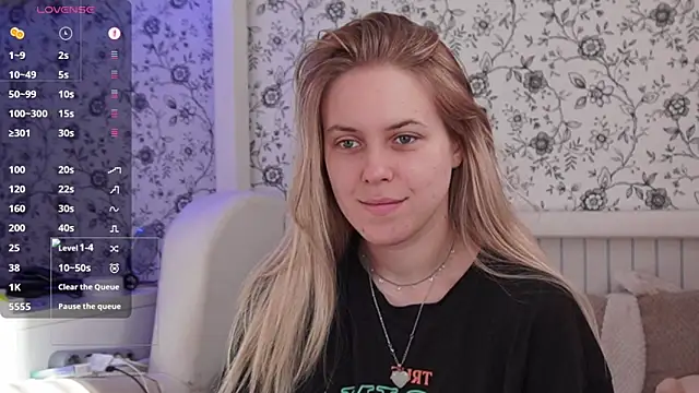 Snapshot of AngelAnty chatting on May 1, 2026, 2:10 pm AngelAnty online show from May 1, 2026, 2:10 pm