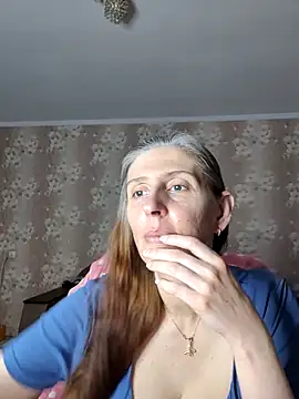 CandiCole online show from June 13, 2026, 2:42 am