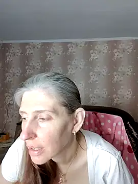 CandiCole online show from June 19, 2026, 4:28 am