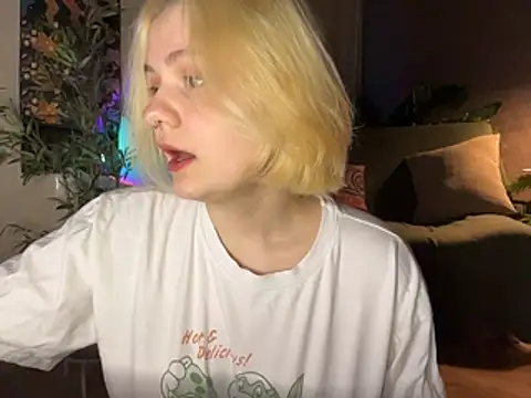 MoonIvy  online show from April 30, 2026, 6:47 pm