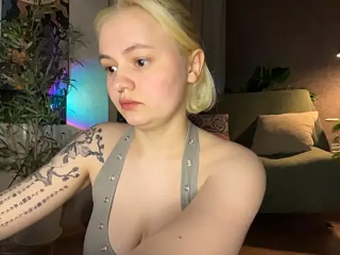 MoonIvy  online show from May 11, 2026, 7:22 pm