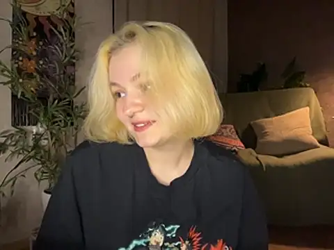 MoonIvy  online show from June 12, 2026, 7:13 pm