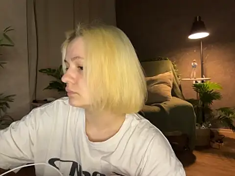 MoonIvy  online show from June 14, 2026, 7:38 pm