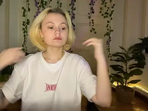 MoonIvy  online show from July 3, 2026, 7:31 pm