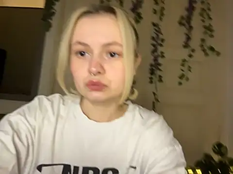 MoonIvy  online show from July 10, 2026, 7:27 pm