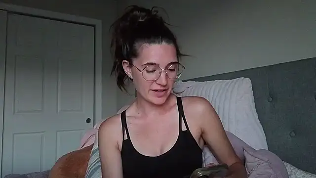 bambifarrina online show from June 7, 2026, 1:32 am