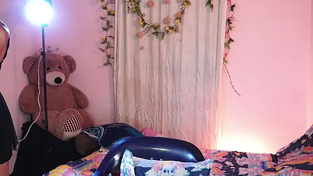 Snapshot of ashley_winhouse chatting on July 10, 2026, 6:39 am ashley winhouse online show from July 10, 2026, 6:39 am