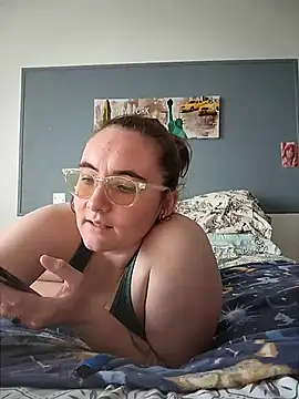 AndHerXO online show from May 7, 2026, 11:37 am