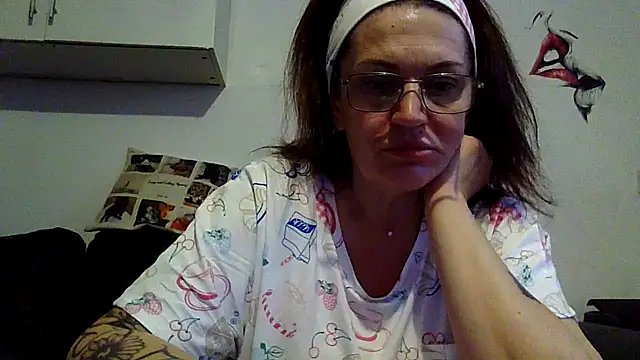 RubyyRosee online show from May 1, 2026, 5:23 am