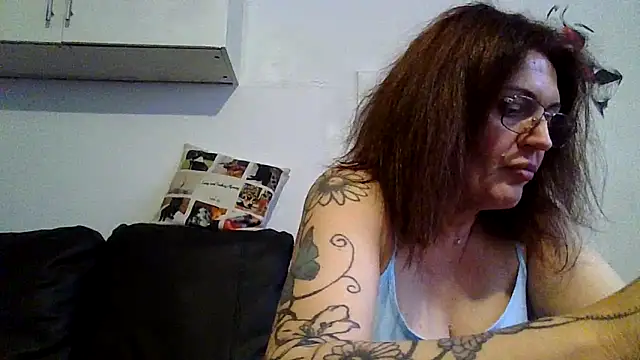 RubyyRosee online show from May 16, 2026, 1:43 pm