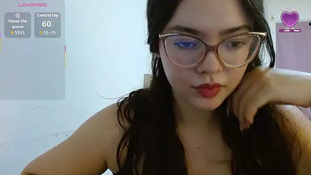 Snapshot of Valentina2390 chatting on August 1, 2026, 12:21 am Valentina2390 online show from August 1, 2026, 12:21 am