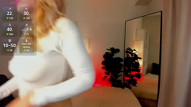 Julia Giulia online show from June 19, 2026, 8:12 pm