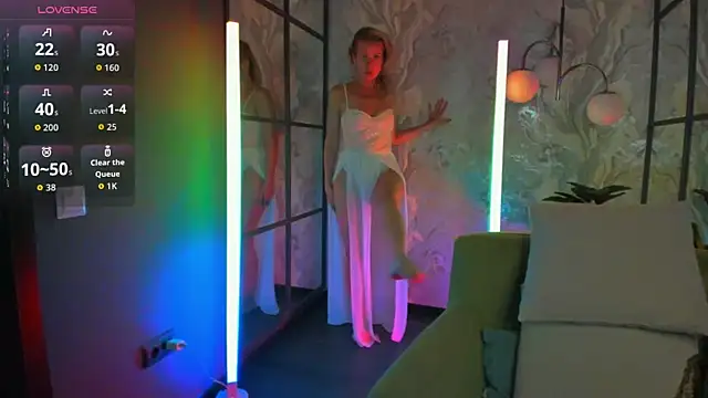 Julia Giulia online show from July 18, 2026, 9:51 pm