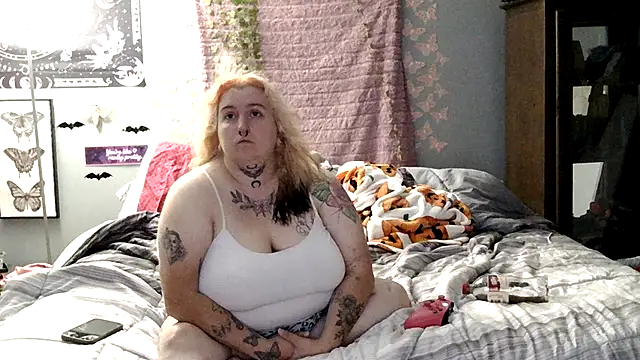vanessraine online show from June 17, 2026, 1:52 am