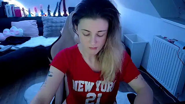 Melly4You online show from July 14, 2026, 9:53 pm