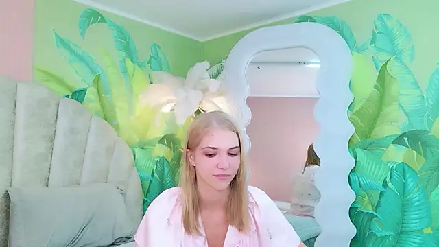 4example Chloe online show from July 20, 2026, 5:55 am