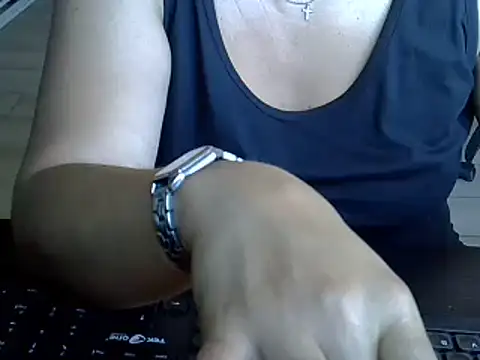 ITALIANASISIXX online show from June 17, 2026, 3:46 pm