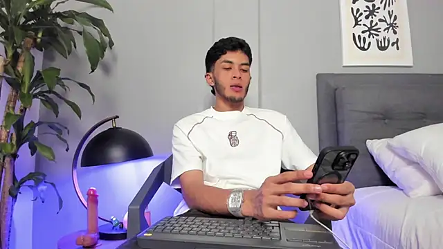 Tylerffoxx online show from June 26, 2026, 11:09 pm