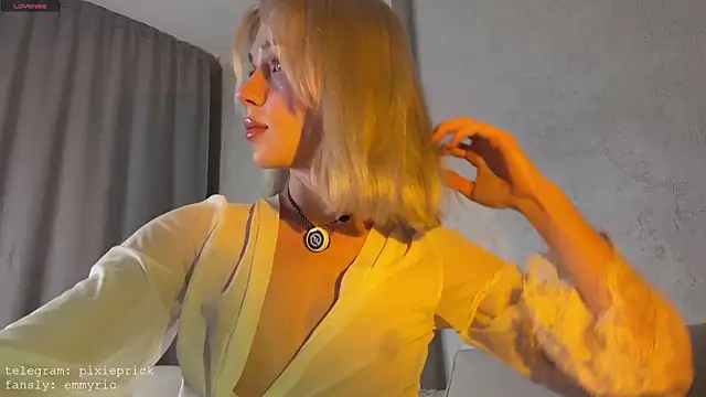 KittenFang online show from July 24, 2026, 9:35 pm