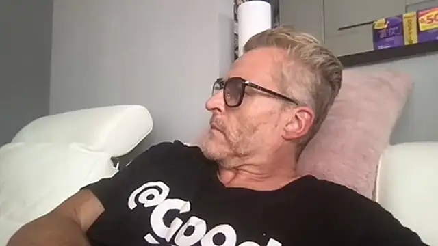 Axl hot online show from July 18, 2026, 2:10 pm