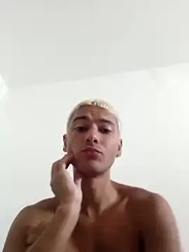 Snapshot of zyonboy1 chatting on January 6, 2026, 2:32 pm zyonboy1 online show from January 6, 2026, 2:32 pm