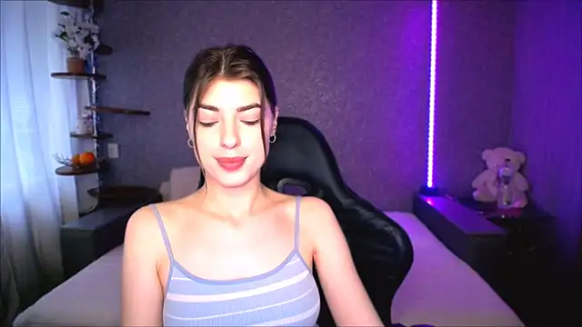 Dianaa Lee0 online show from May 11, 2026, 2:45 pm