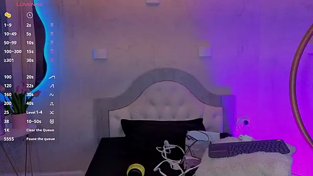 MiaWonderfull online show from July 31, 2026, 3:06 am