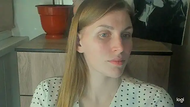 JuliaMuuun online show from May 14, 2026, 9:21 pm