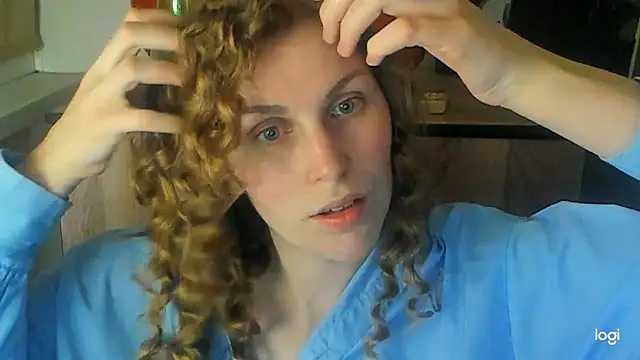 JuliaMuuun online show from May 15, 2026, 9:00 pm