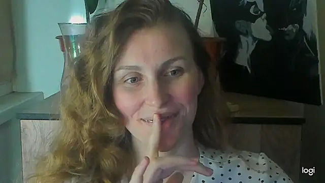 JuliaMuuun online show from May 19, 2026, 8:48 pm
