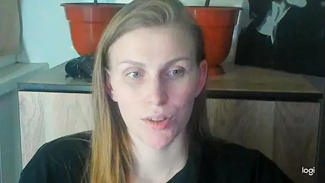 JuliaMuuun online show from May 24, 2026, 9:09 pm