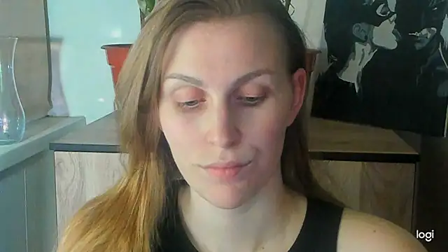 JuliaMuuun online show from May 28, 2026, 8:06 pm