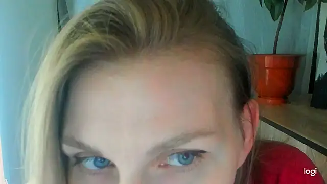JuliaMuuun online show from June 2, 2026, 7:49 pm