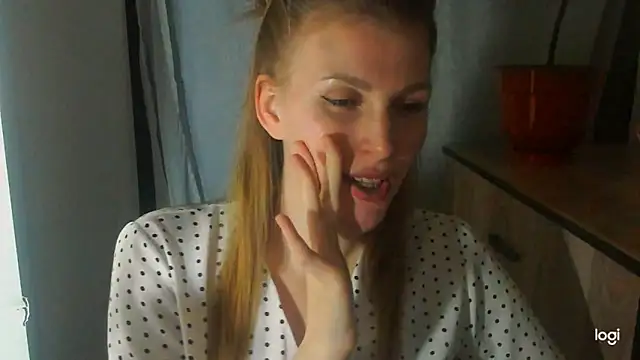 JuliaMuuun online show from June 5, 2026, 8:03 pm
