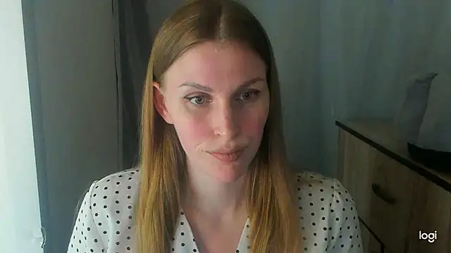 JuliaMuuun online show from June 7, 2026, 8:01 pm