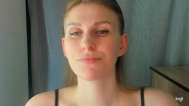 JuliaMuuun online show from June 12, 2026, 9:03 pm