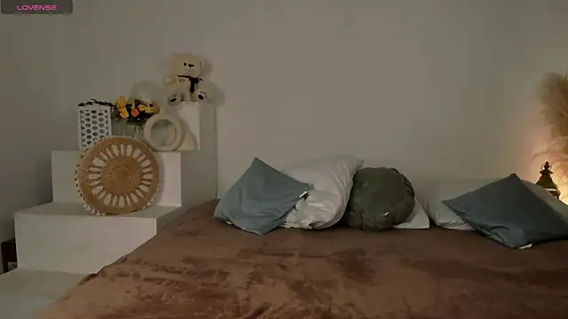 Snapshot of Little_Clare chatting on June 25, 2026, 7:18 pm Little Clare online show from June 25, 2026, 7:18 pm