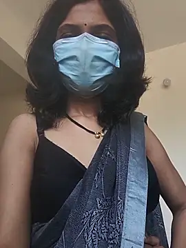 Shivani2002 online show from June 17, 2026, 7:44 am