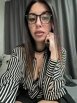 Oksiandfray online show from July 29, 2026, 11:25 pm